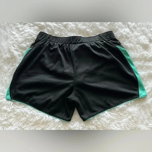 Women’s New Balance Athletic Shorts Size Medium - Picture 2 of 7